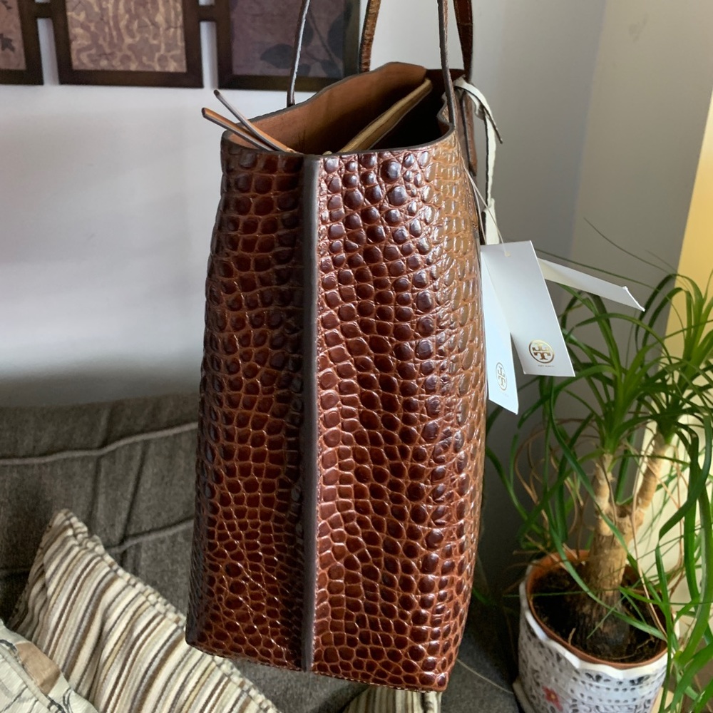 SOLD⛔️Authentic TORY BURCH Embossed leather triple compartment tote - Picture 7 of 15
